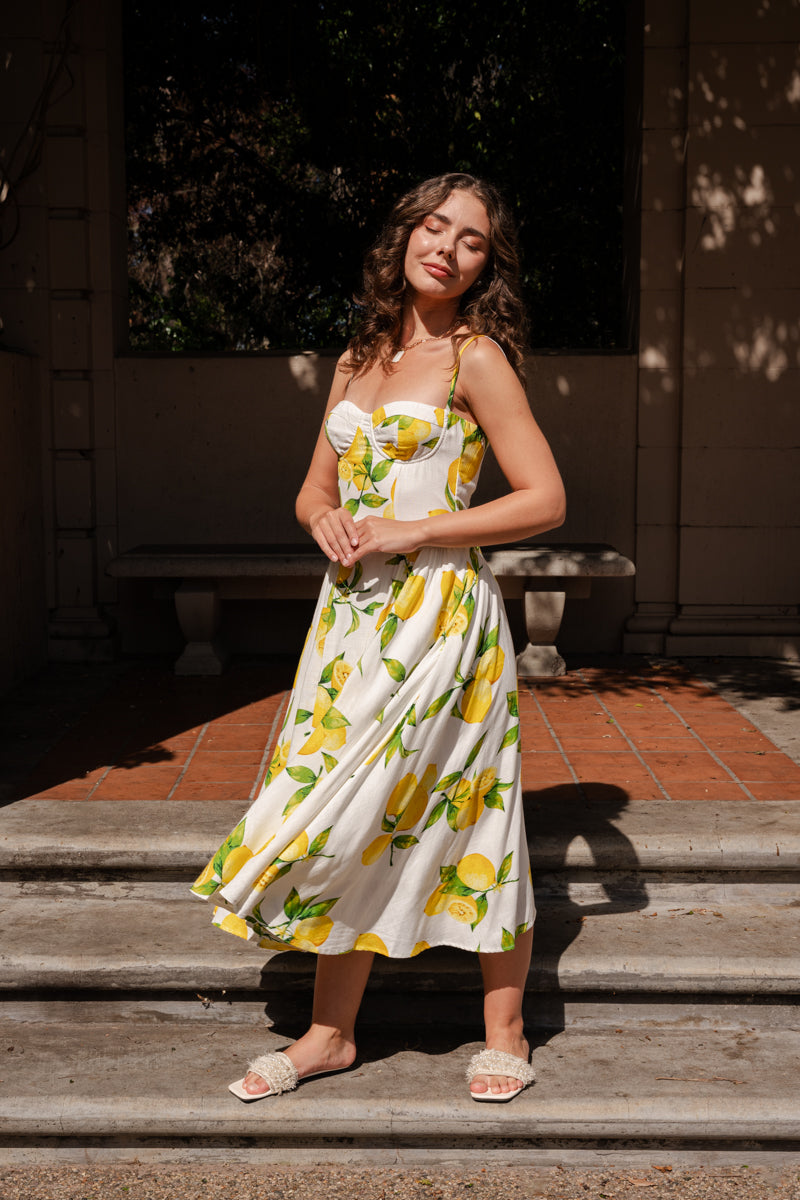 Yuri Sleeveless Lemon Print Midi Dress Yellow